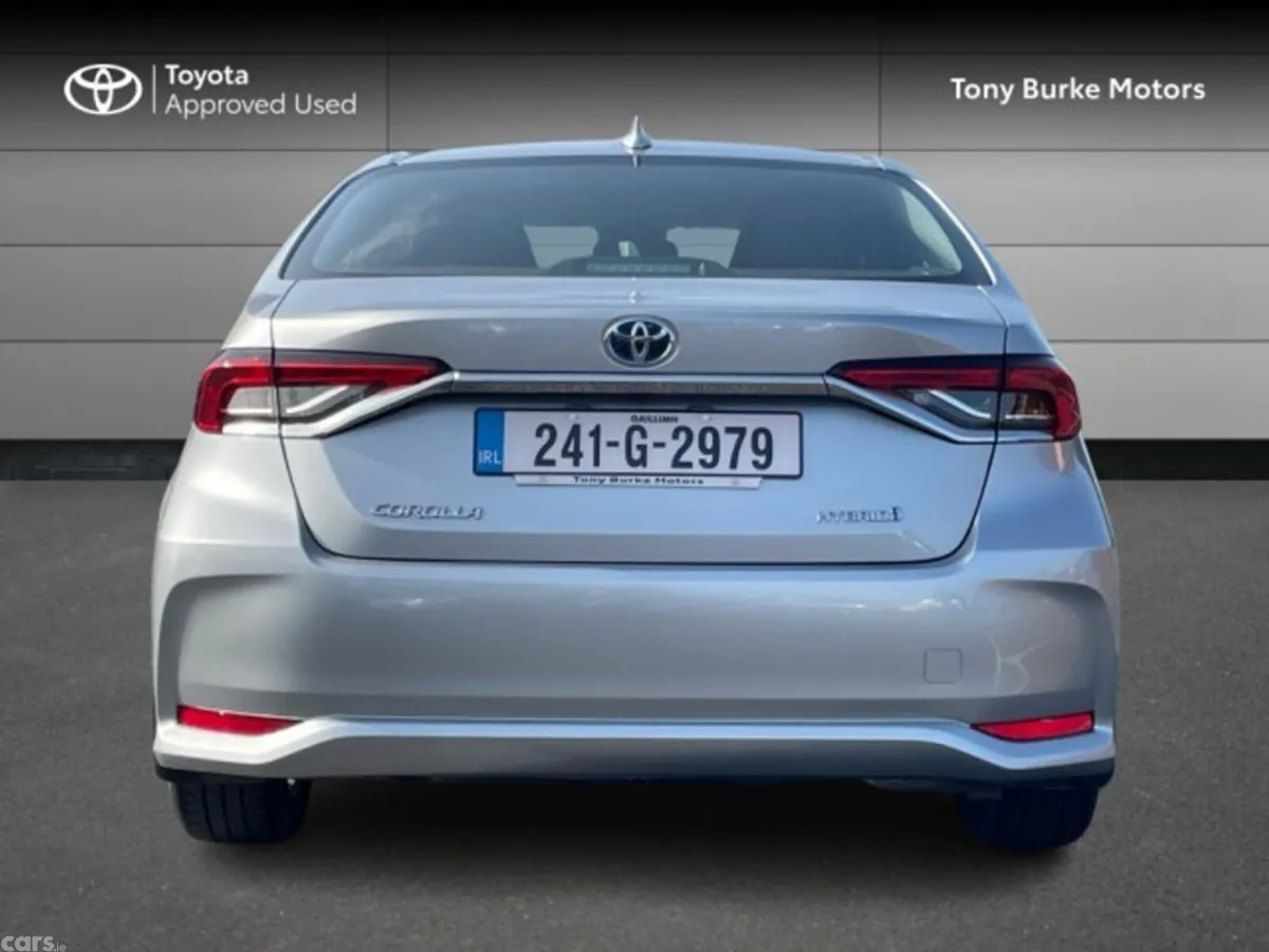 Toyota Corolla Saloon, Petrol Hybrid, 2024, Silver