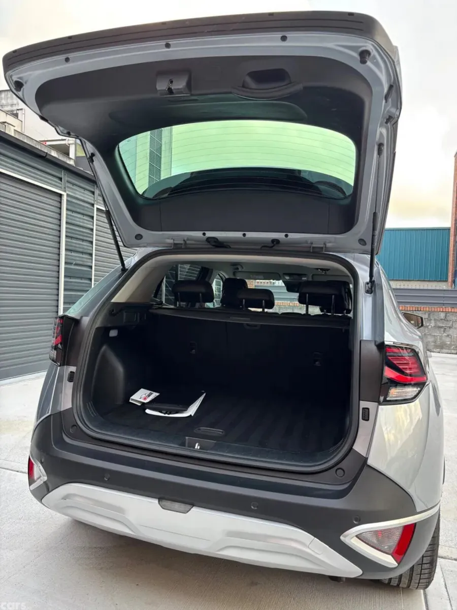 Kia Sportage SUV, Petrol Hybrid, 2023, Grey