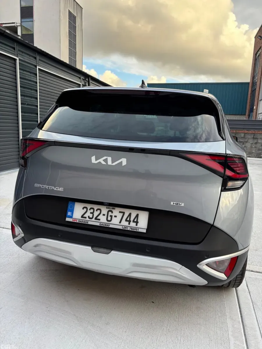 Kia Sportage SUV, Petrol Hybrid, 2023, Grey