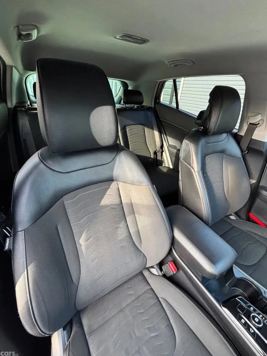 Kia Sportage SUV, Petrol Hybrid, 2023, Grey