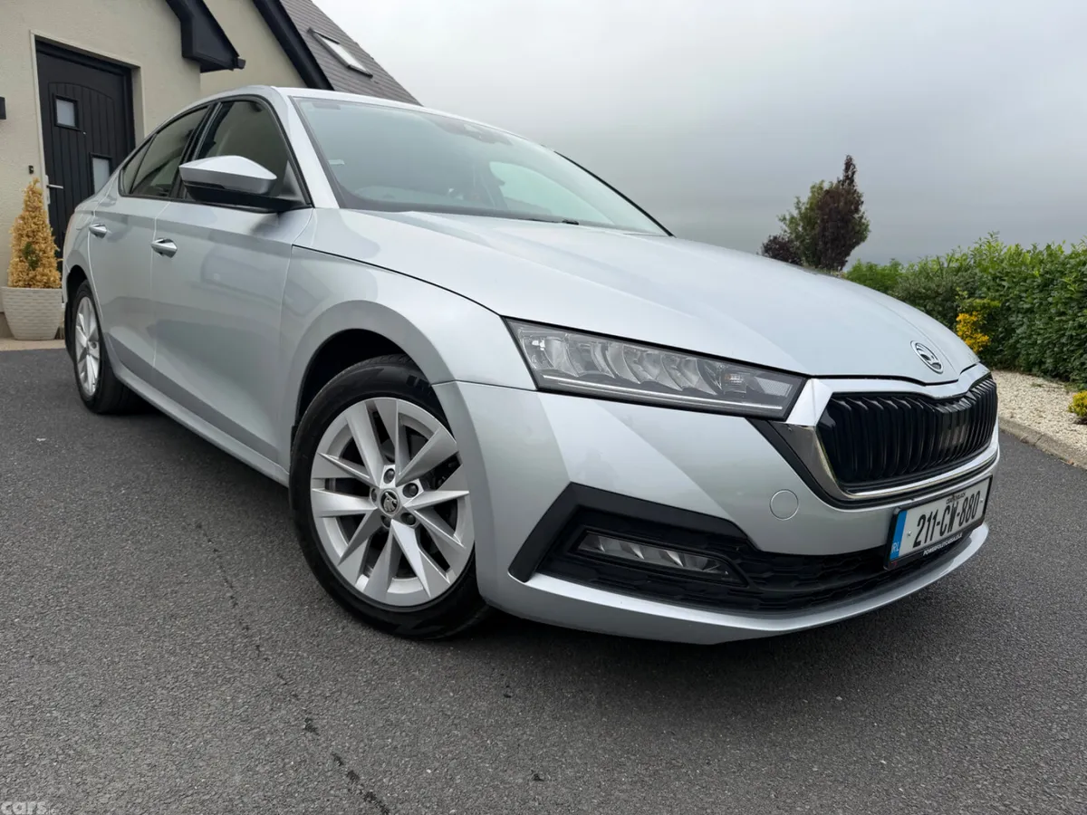 Skoda Octavia Saloon, Diesel, 2021, Grey