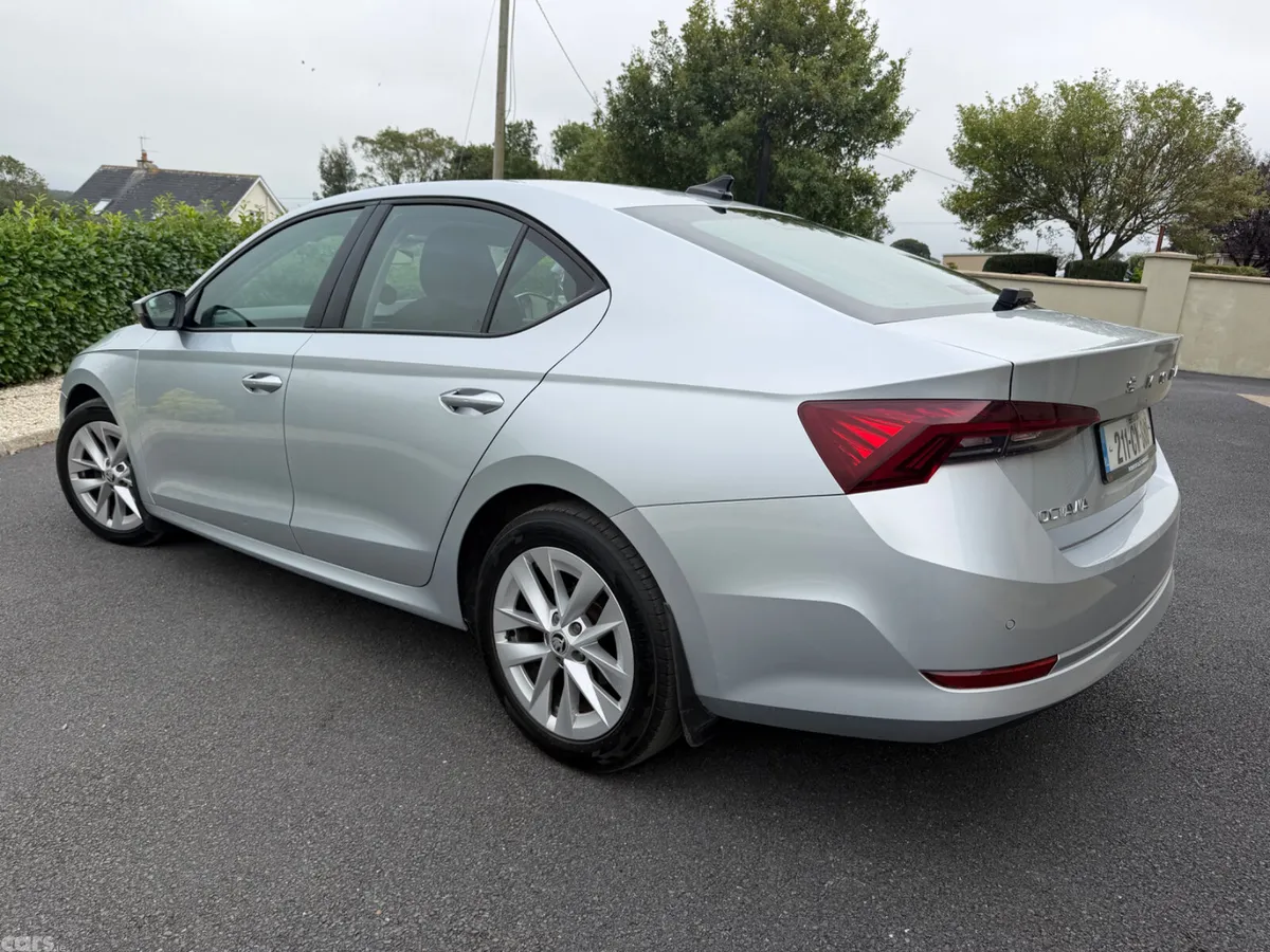 Skoda Octavia Saloon, Diesel, 2021, Grey