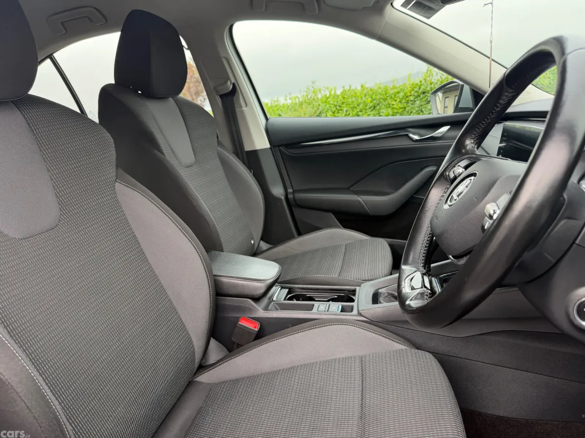 Skoda Octavia Saloon, Diesel, 2021, Grey