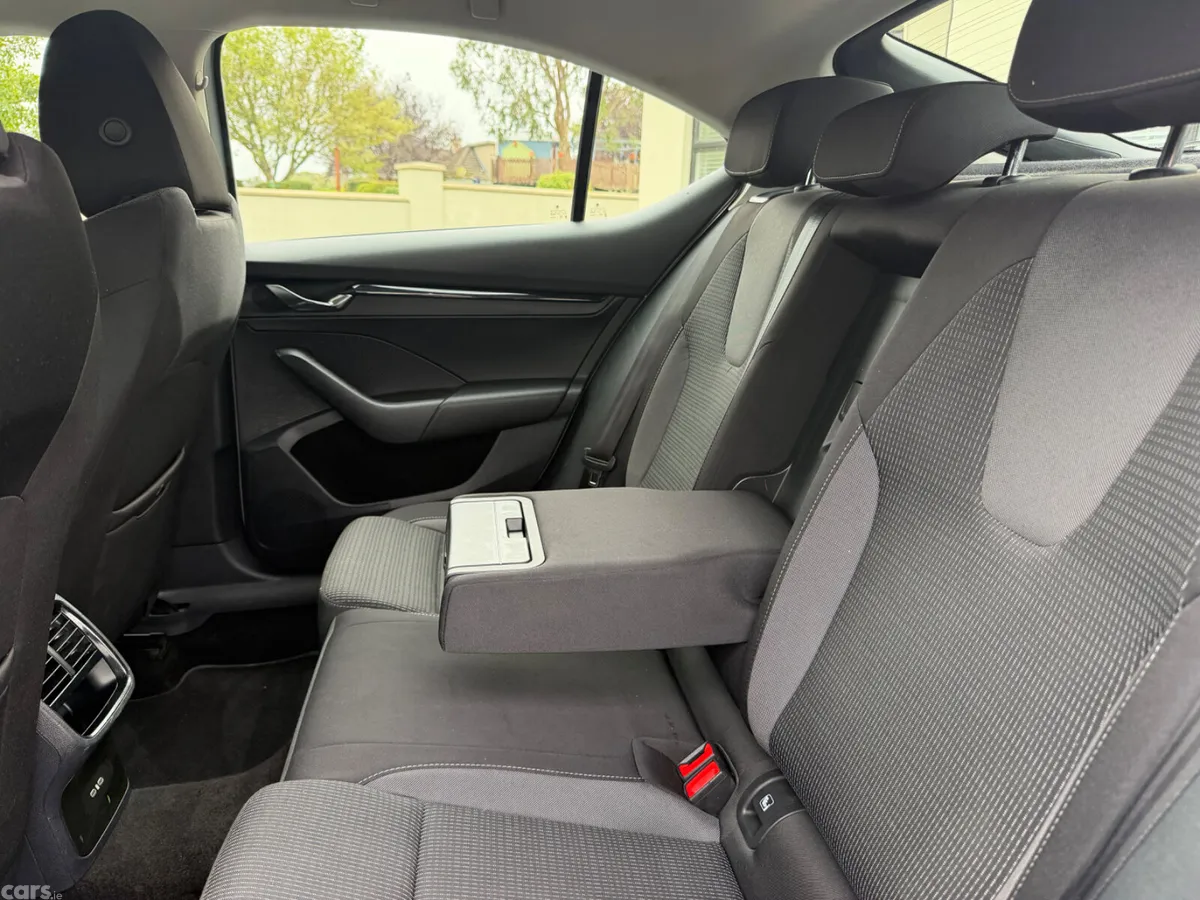 Skoda Octavia Saloon, Diesel, 2021, Grey