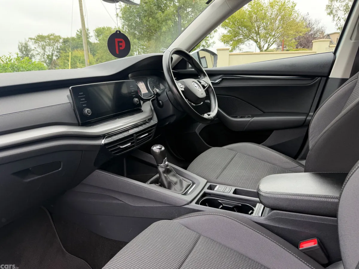 Skoda Octavia Saloon, Diesel, 2021, Grey