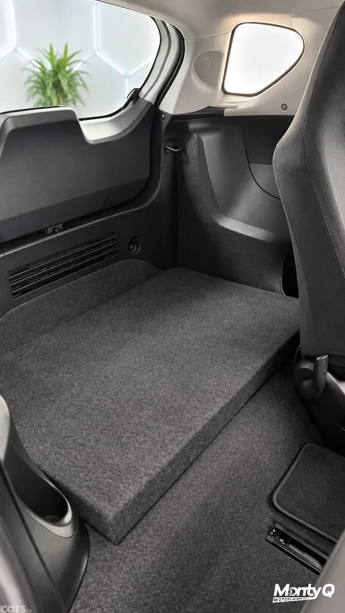 Toyota iQ Hatchback, Petrol, 2011, Silver