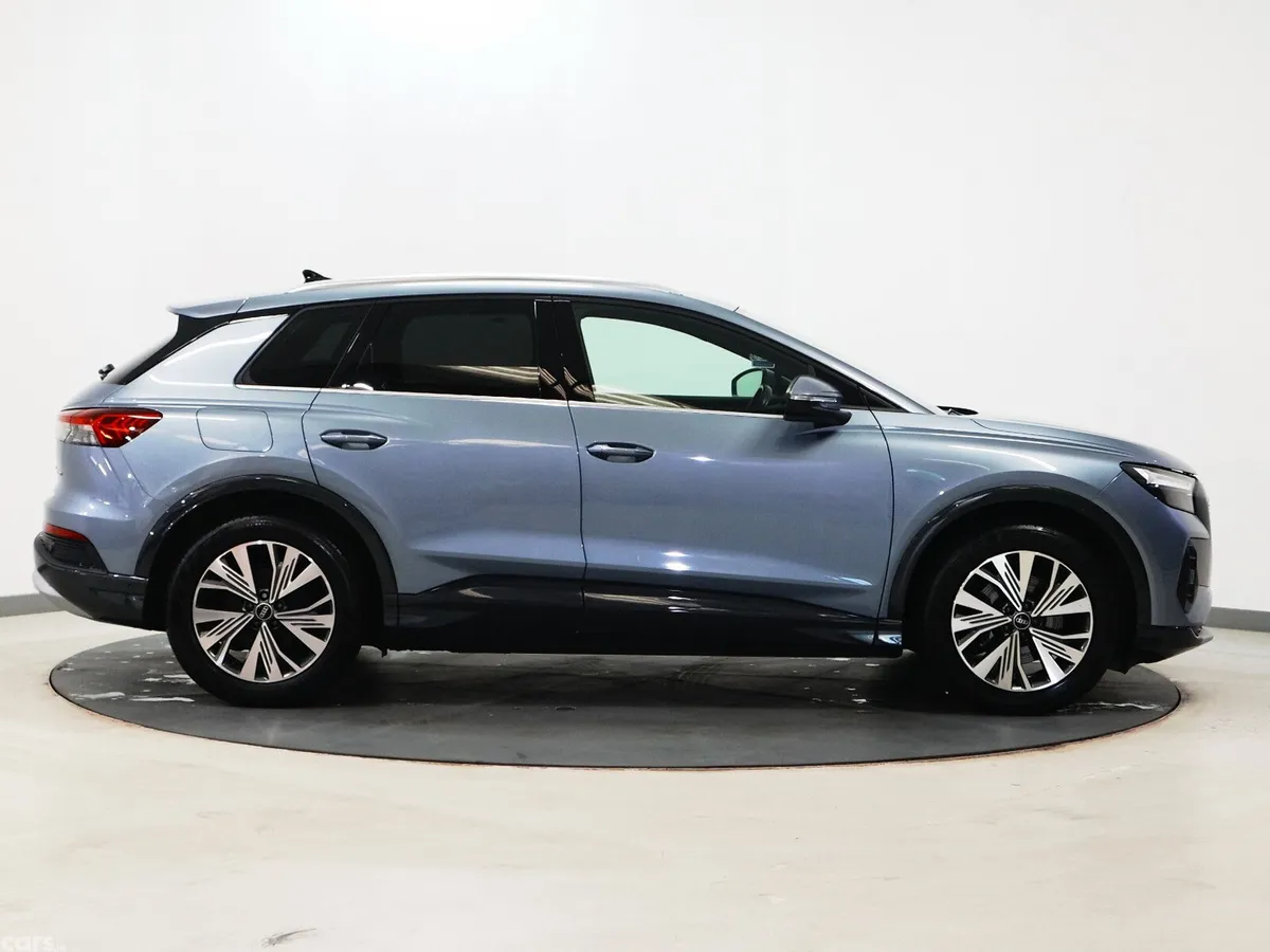Audi e-tron Estate/Jeep, Electric, 2023, Blue