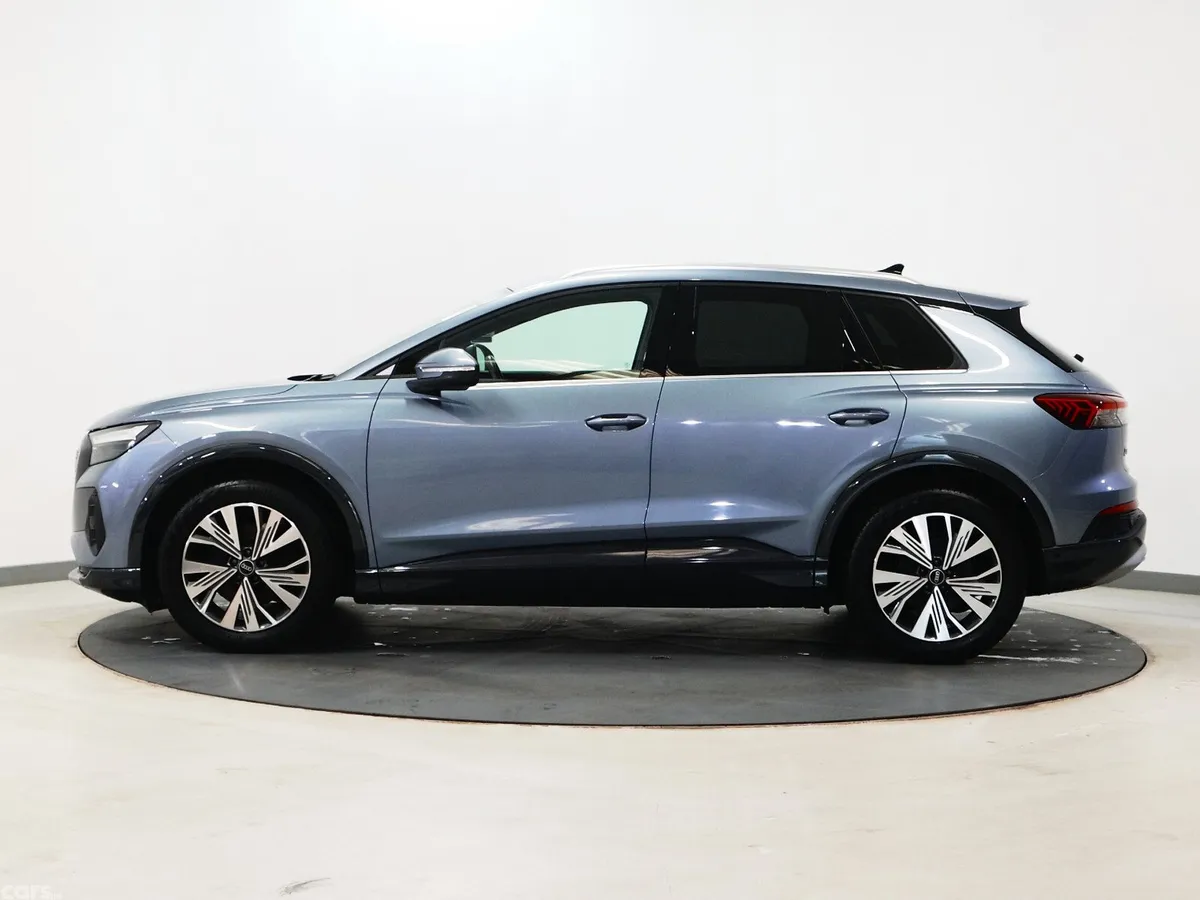 Audi e-tron Estate/Jeep, Electric, 2023, Blue