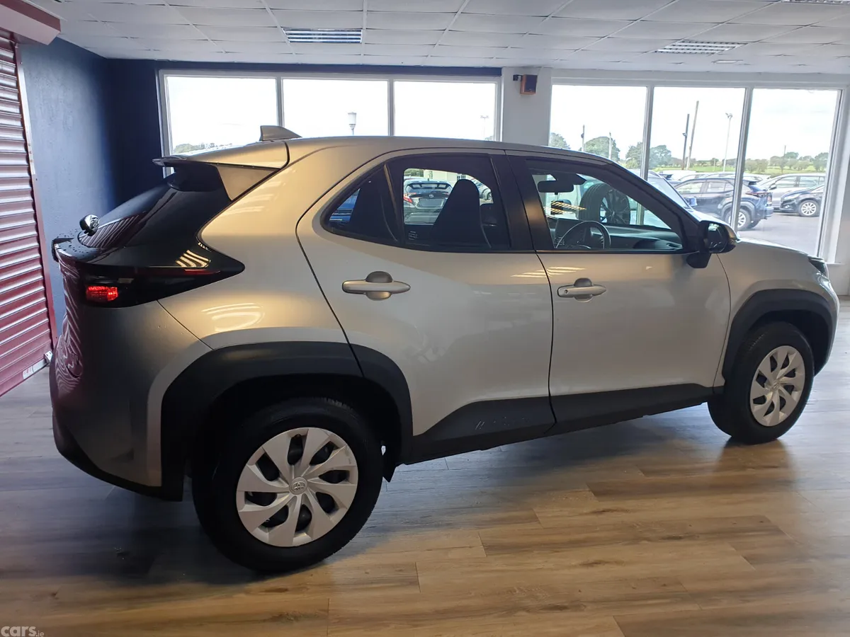 Toyota Yaris Cross Hatchback, Petrol Hybrid, 2022, Silver