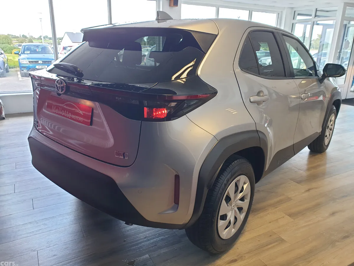 Toyota Yaris Cross Hatchback, Petrol Hybrid, 2022, Silver