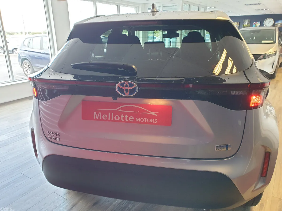 Toyota Yaris Cross Hatchback, Petrol Hybrid, 2022, Silver