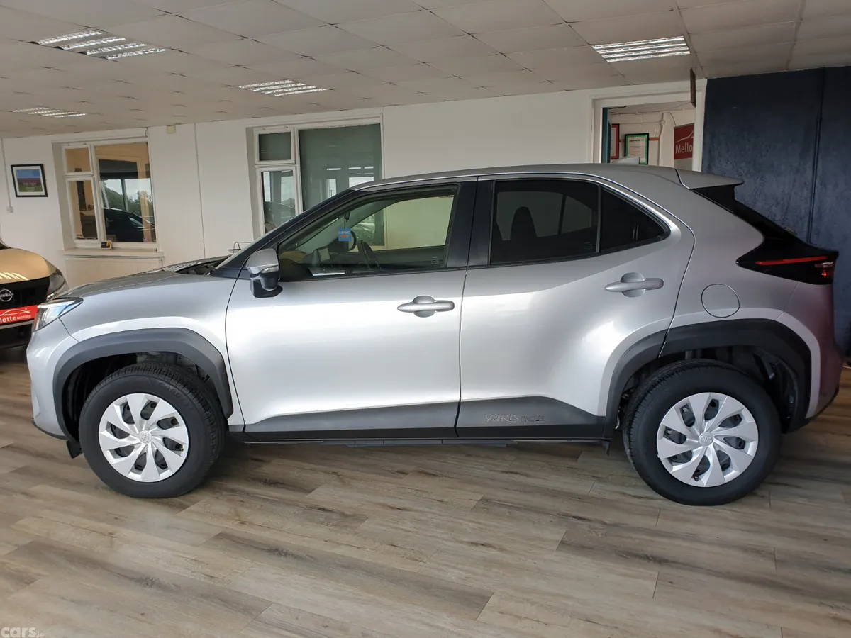 Toyota Yaris Cross Hatchback, Petrol Hybrid, 2022, Silver
