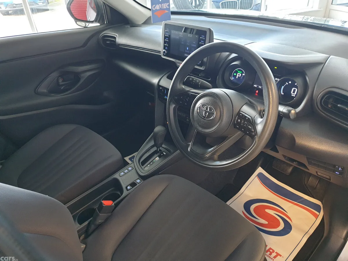 Toyota Yaris Cross Hatchback, Petrol Hybrid, 2022, Silver