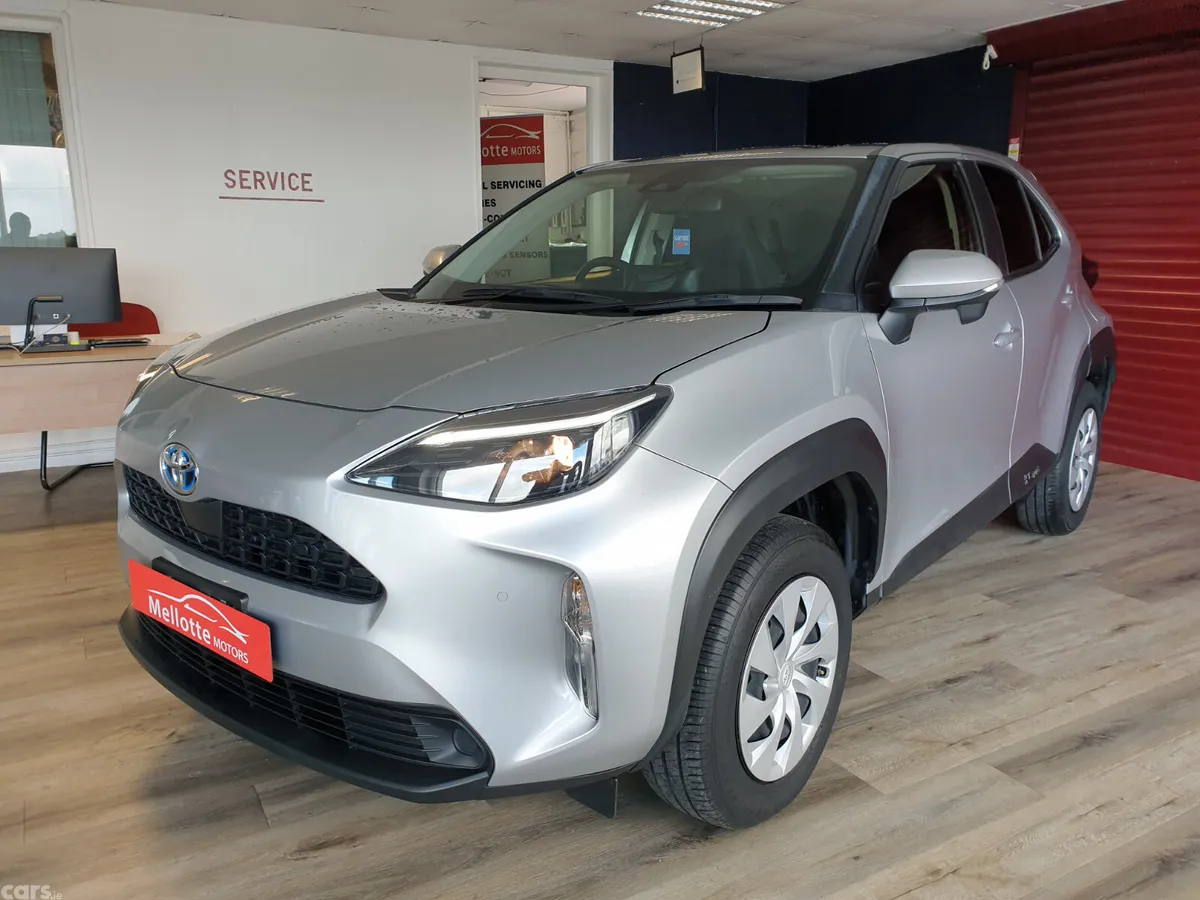 Toyota Yaris Cross Hatchback, Petrol Hybrid, 2022, Silver