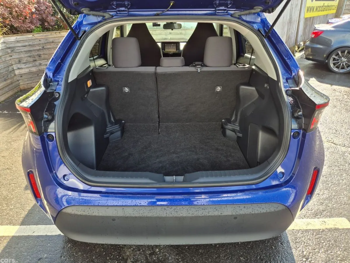 Toyota Yaris Cross SUV, Petrol Hybrid, 2023, Blue