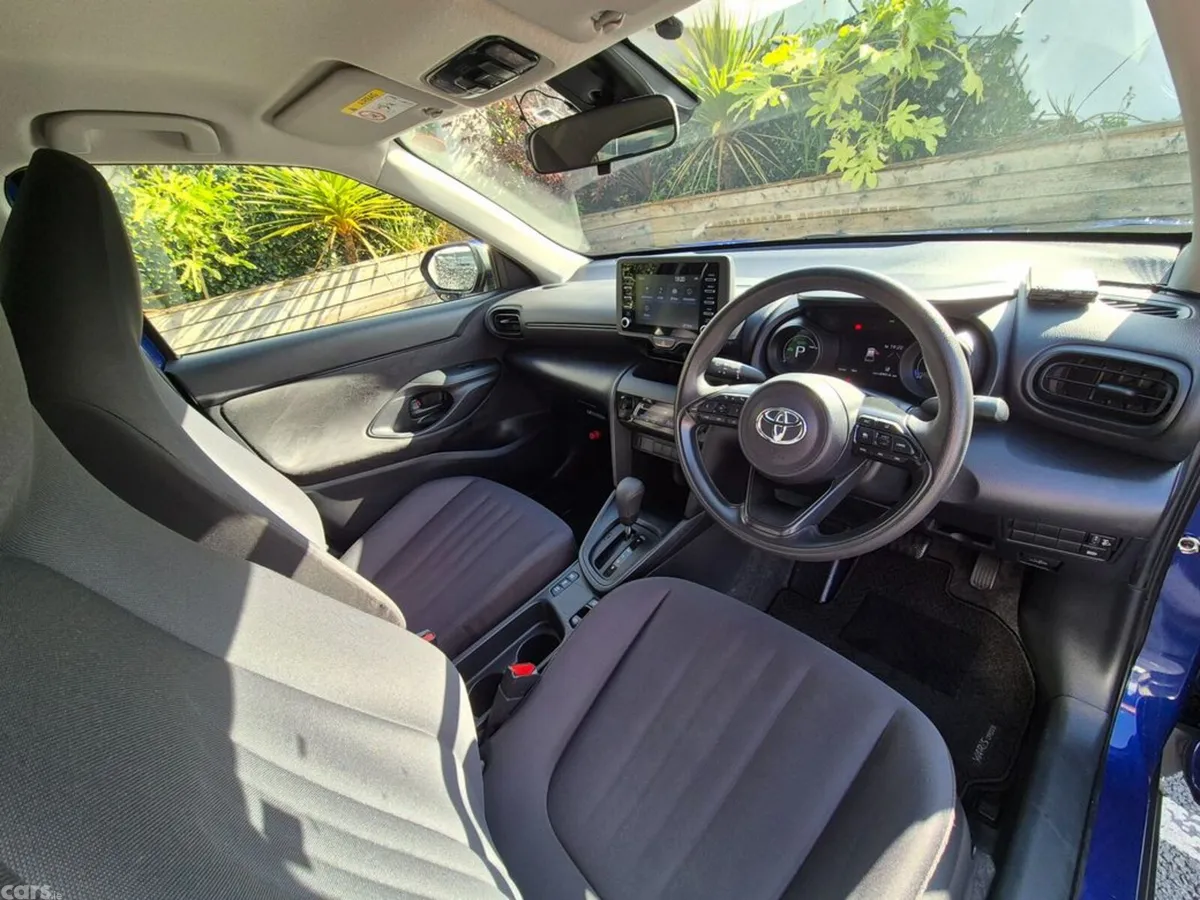 Toyota Yaris Cross SUV, Petrol Hybrid, 2023, Blue