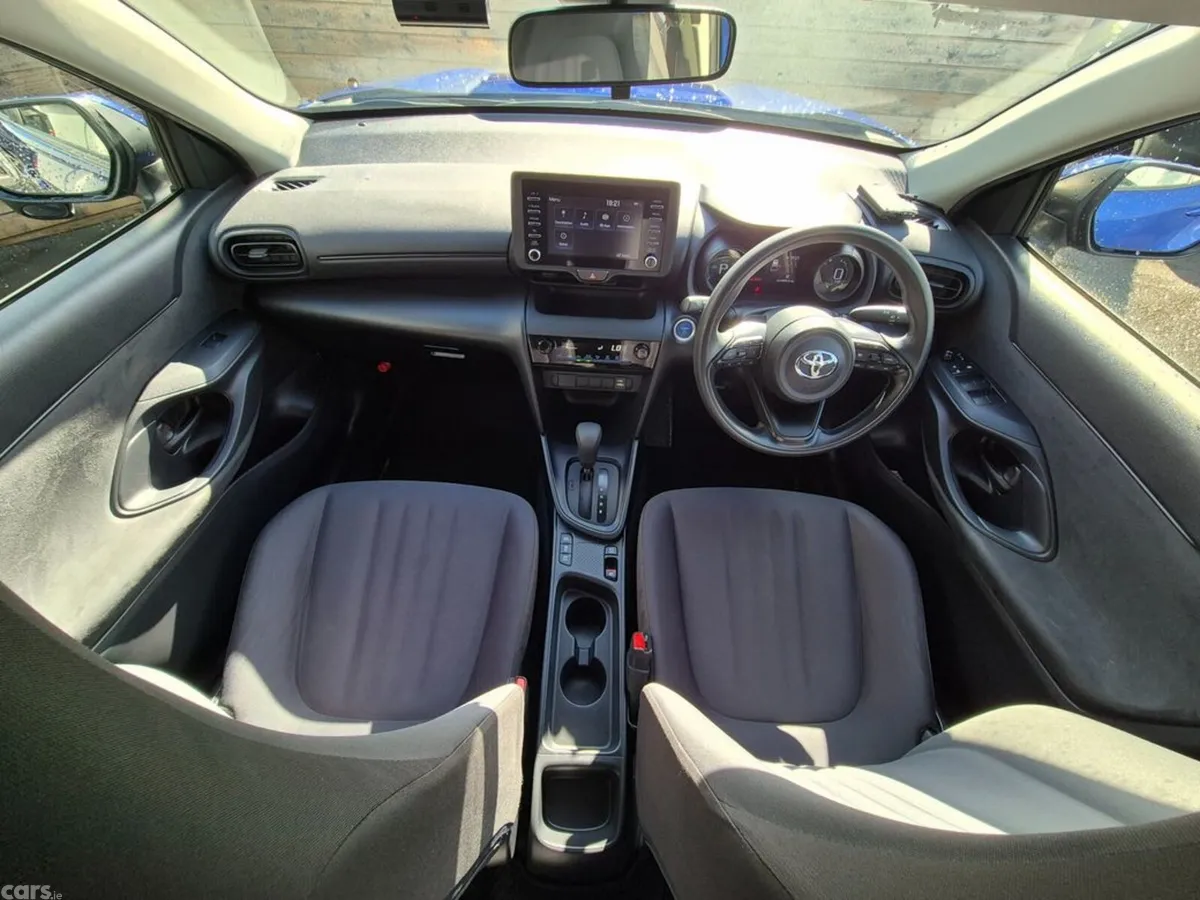 Toyota Yaris Cross SUV, Petrol Hybrid, 2023, Blue