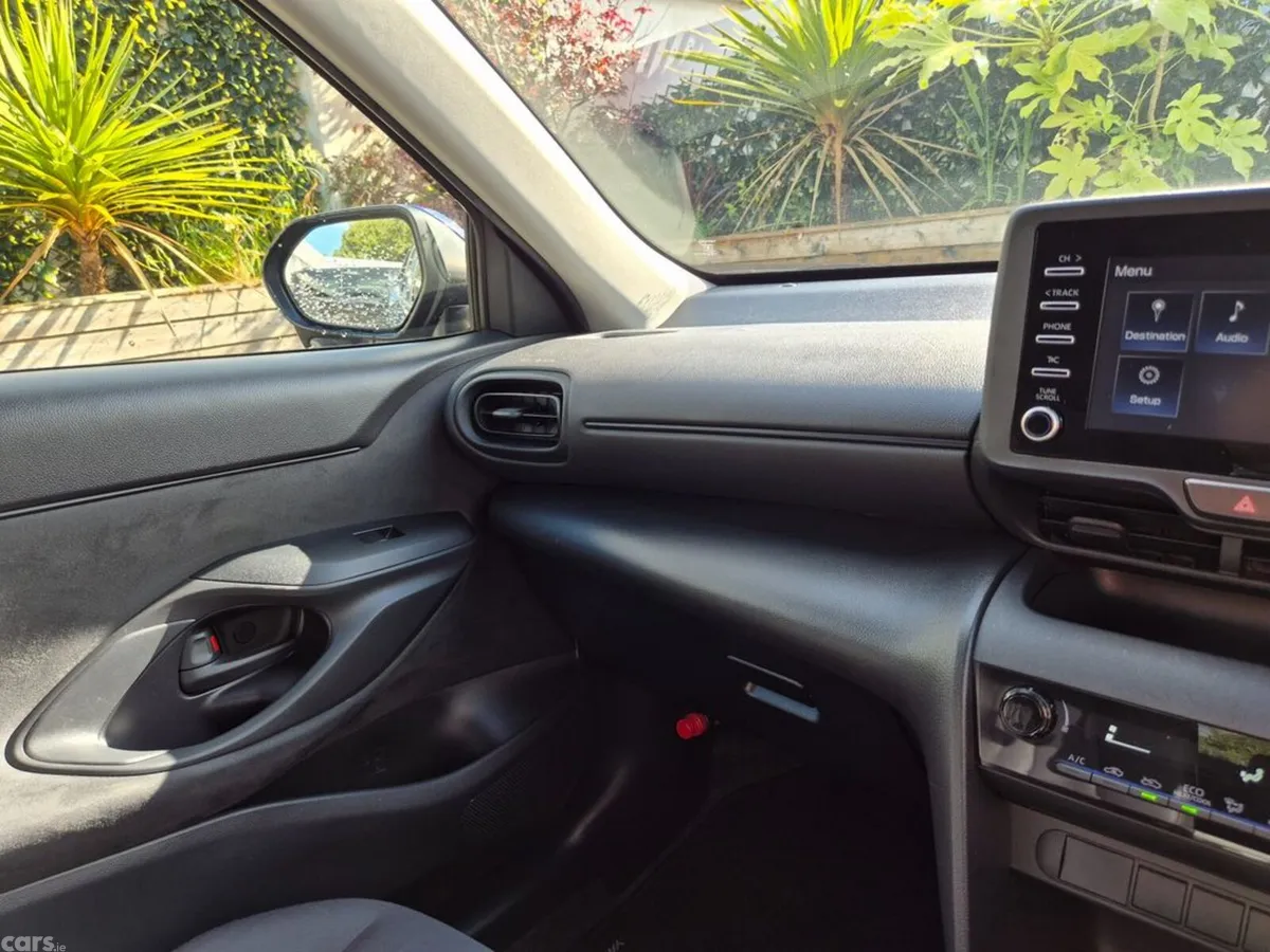 Toyota Yaris Cross SUV, Petrol Hybrid, 2023, Blue