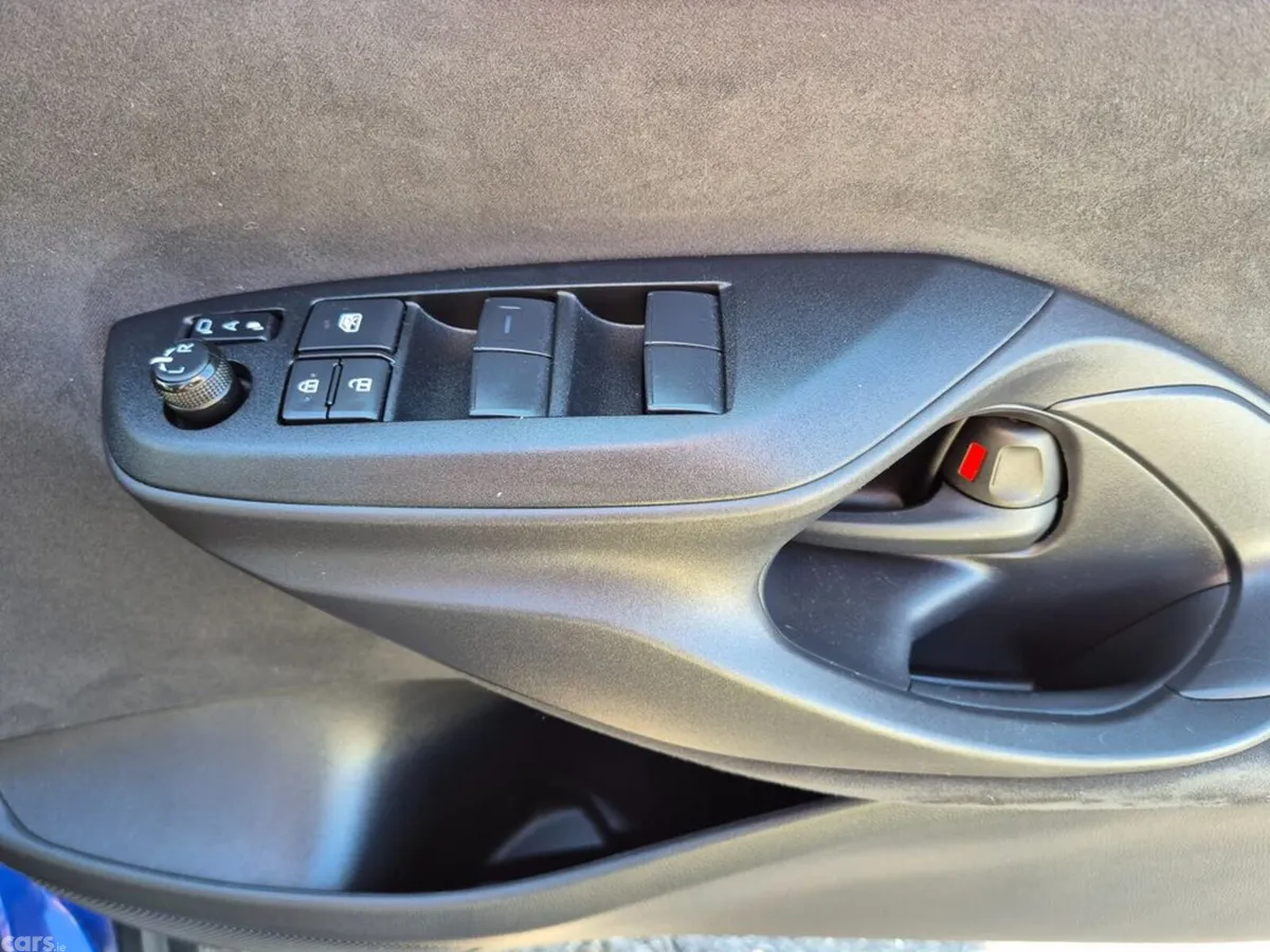 Toyota Yaris Cross SUV, Petrol Hybrid, 2023, Blue
