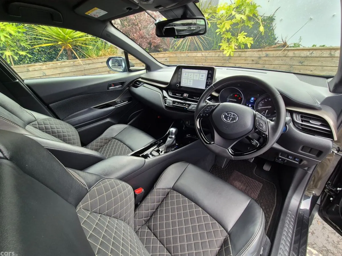 Toyota C-HR SUV, Petrol Hybrid, 2023, Black