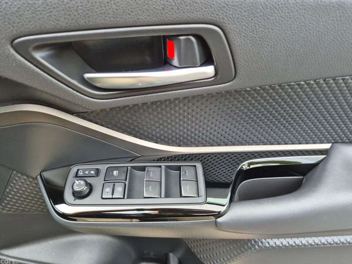 Toyota C-HR SUV, Petrol Hybrid, 2023, Black