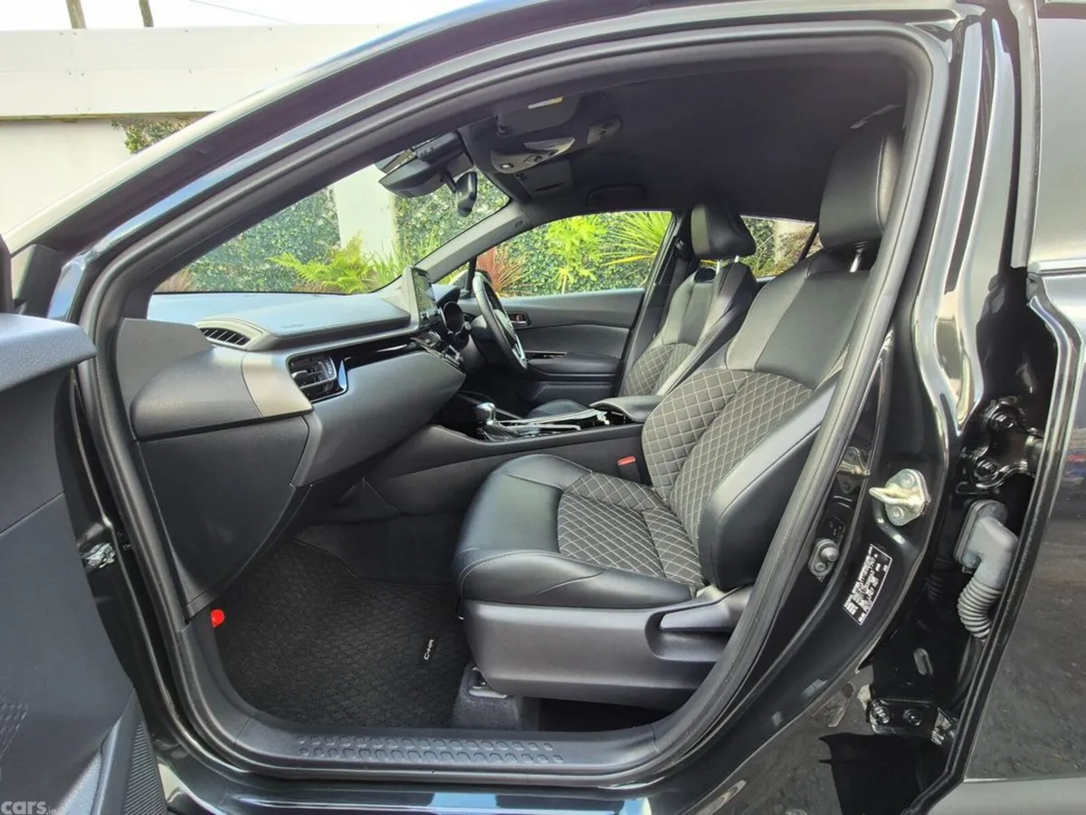 Toyota C-HR SUV, Petrol Hybrid, 2023, Black