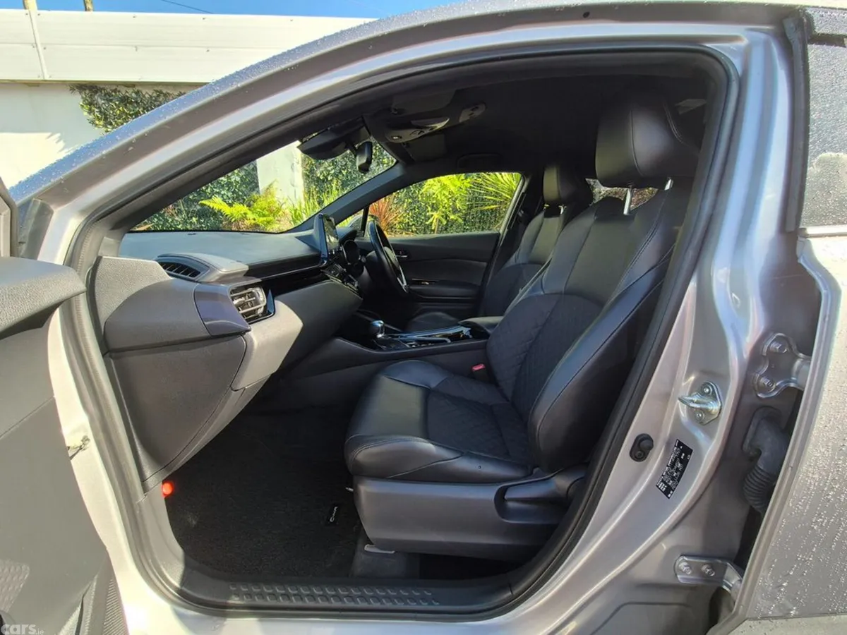 Toyota C-HR SUV, Petrol Hybrid, 2021, Silver
