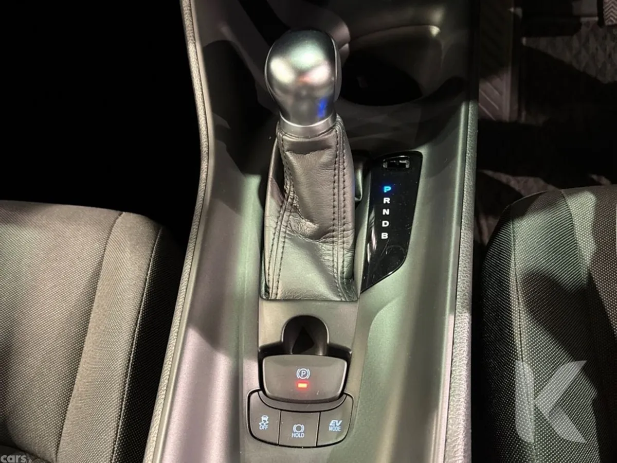 Toyota C-HR SUV, Petrol Hybrid, 2023, White