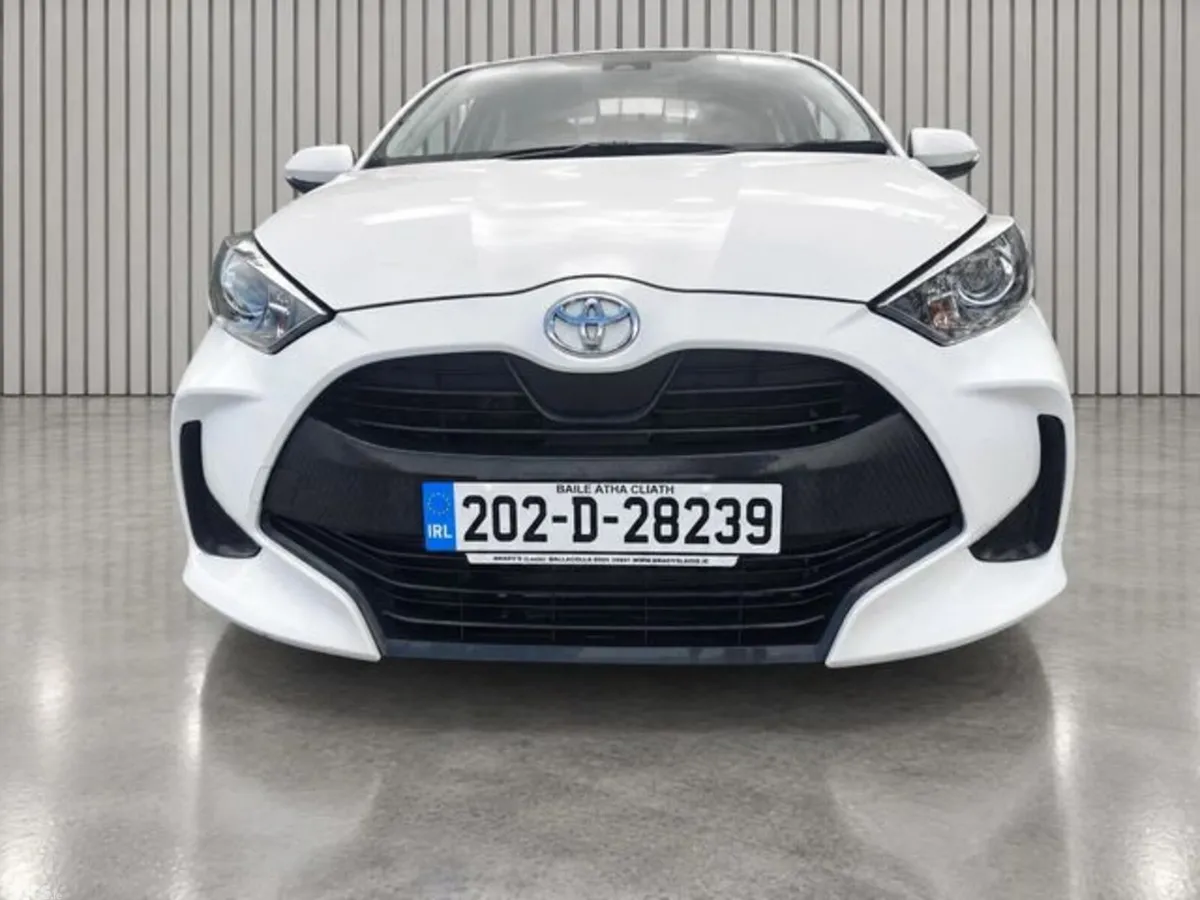 Toyota Yaris Hatchback, Petrol, 2020, White