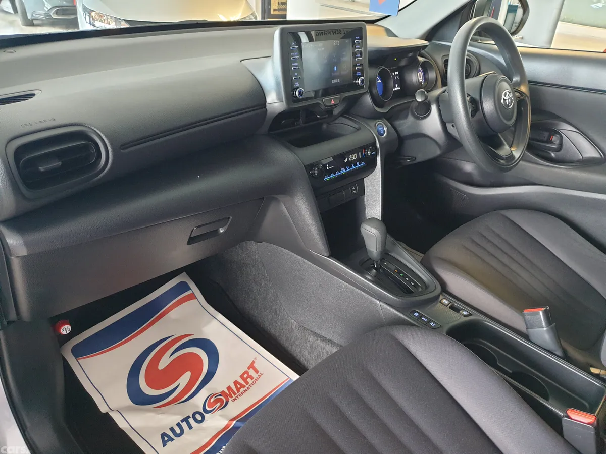 Toyota Yaris Cross Hatchback, Petrol Hybrid, 2022, Silver