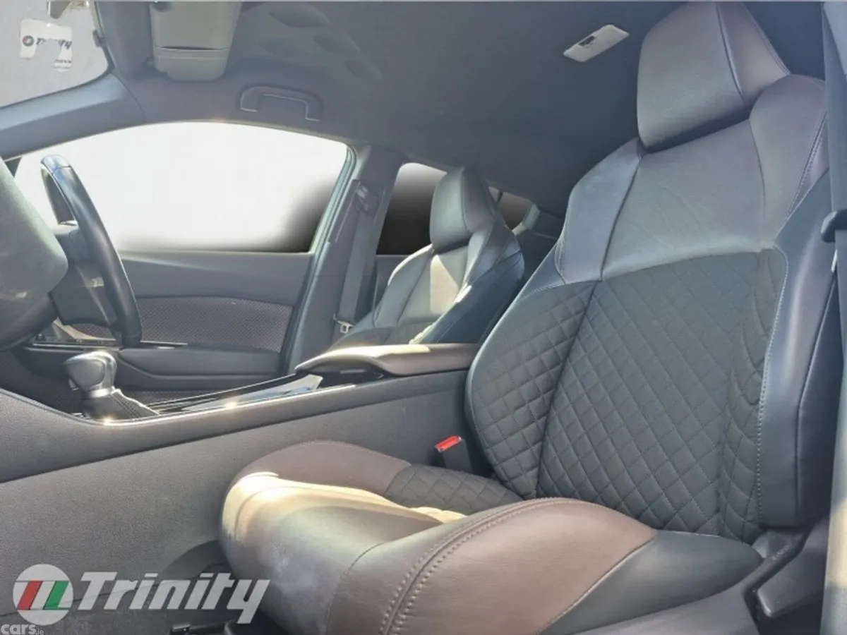 Toyota C-HR SUV, Petrol Hybrid, 2019, White