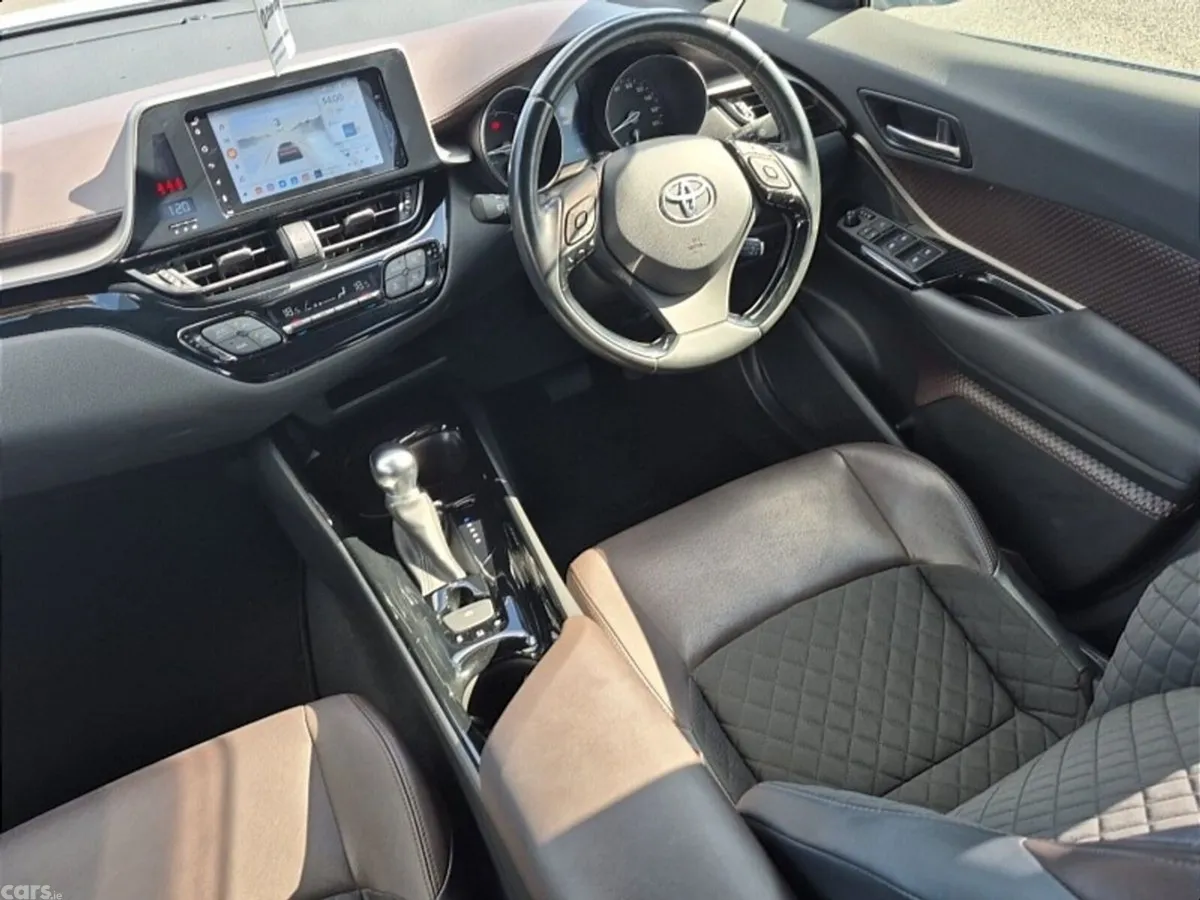 Toyota C-HR SUV, Petrol Hybrid, 2019, White