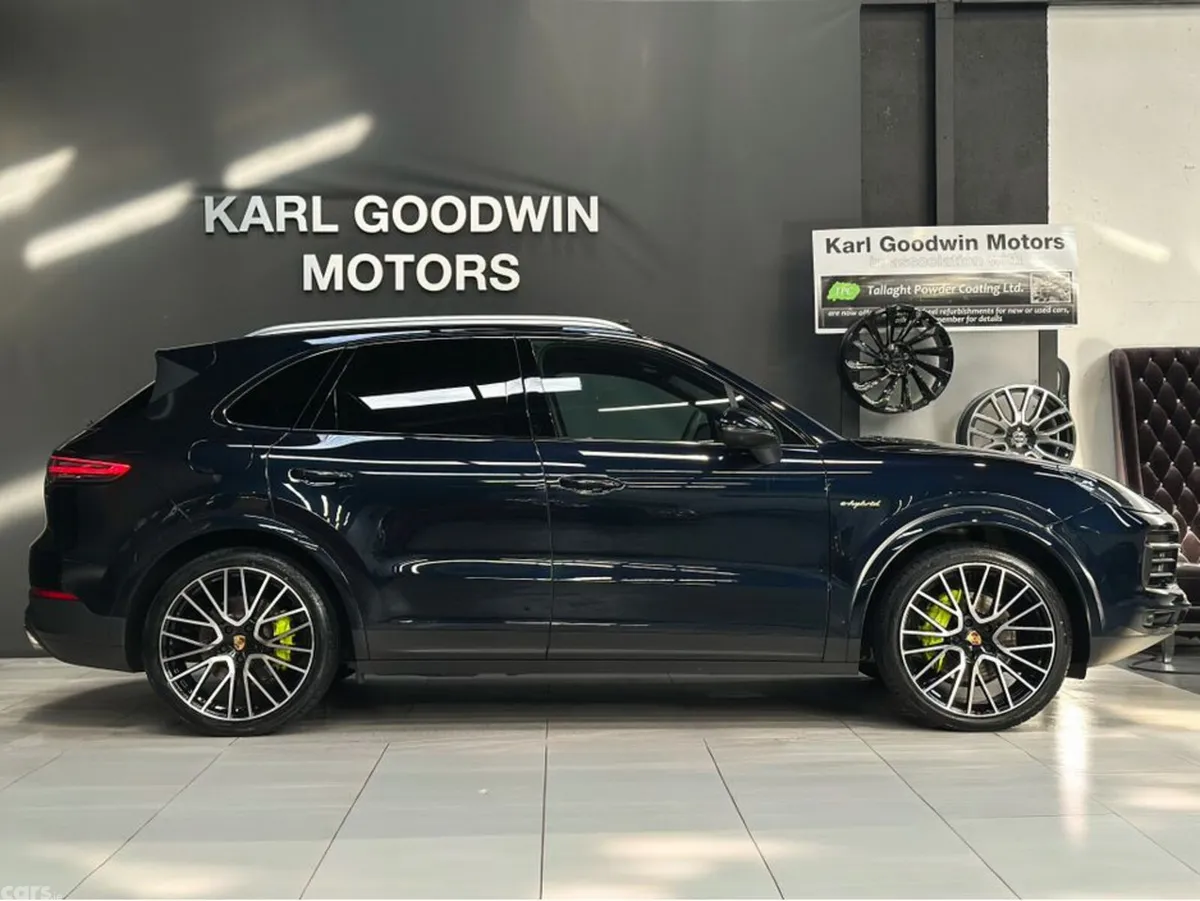 Porsche Cayenne SUV, Petrol Plug-in Hybrid, 2022, Blue