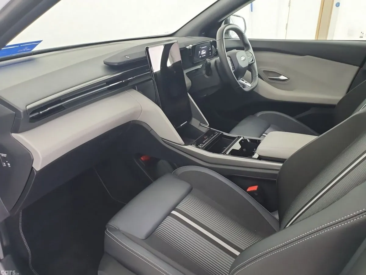 Ford Capri SUV, Electric, 2025, White