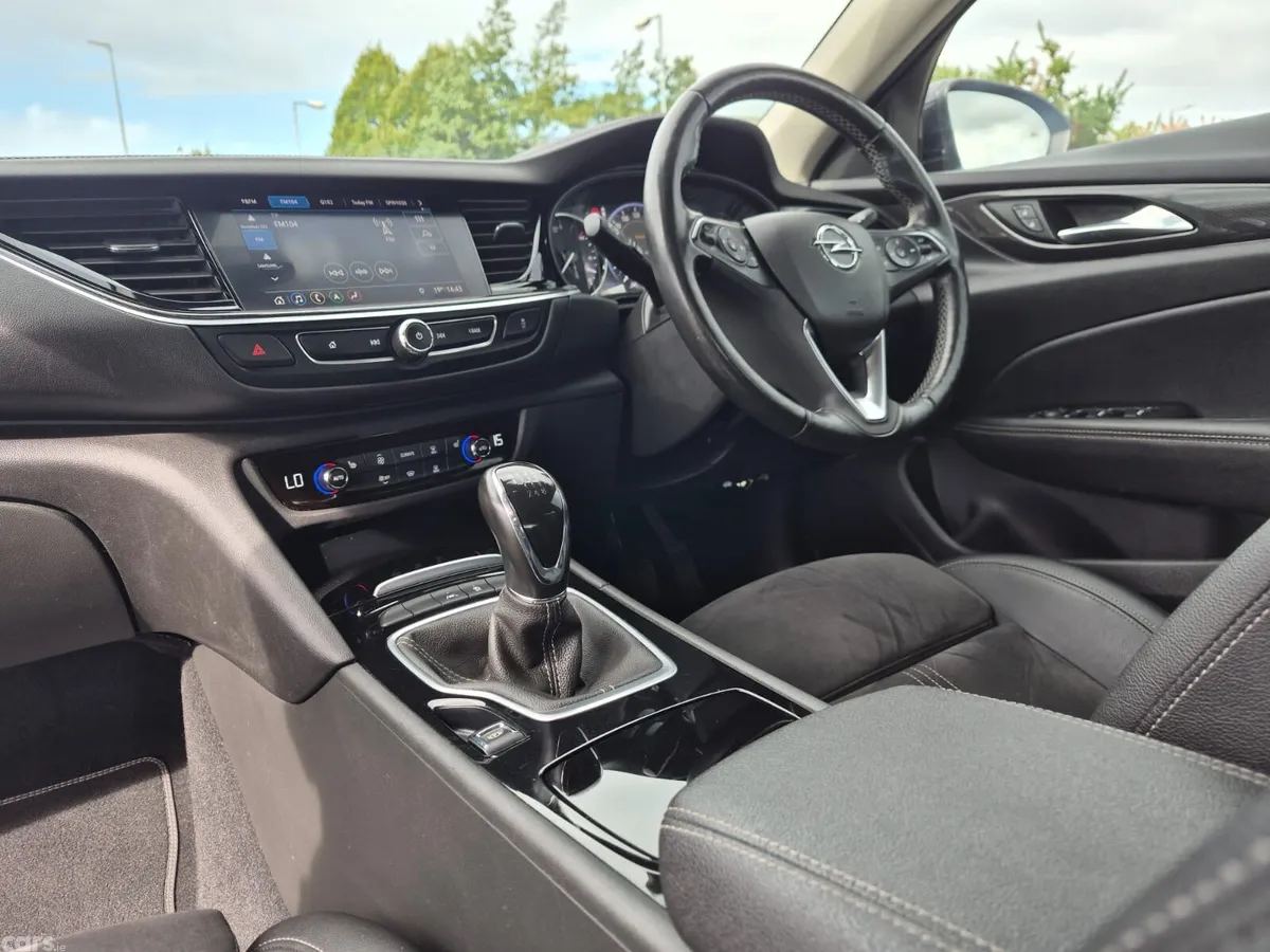 Opel Insignia Hatchback, Diesel, 2022, Grey