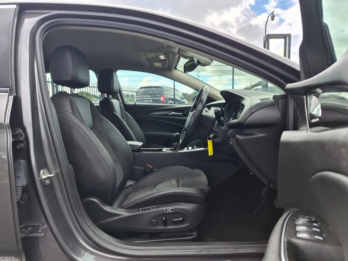 Opel Insignia Hatchback, Diesel, 2022, Grey
