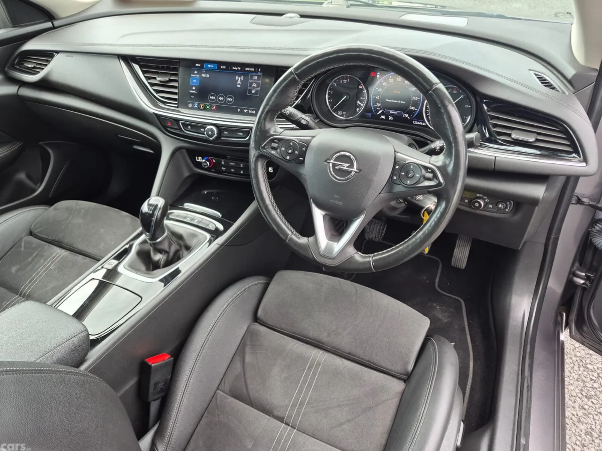 Opel Insignia Hatchback, Diesel, 2022, Grey