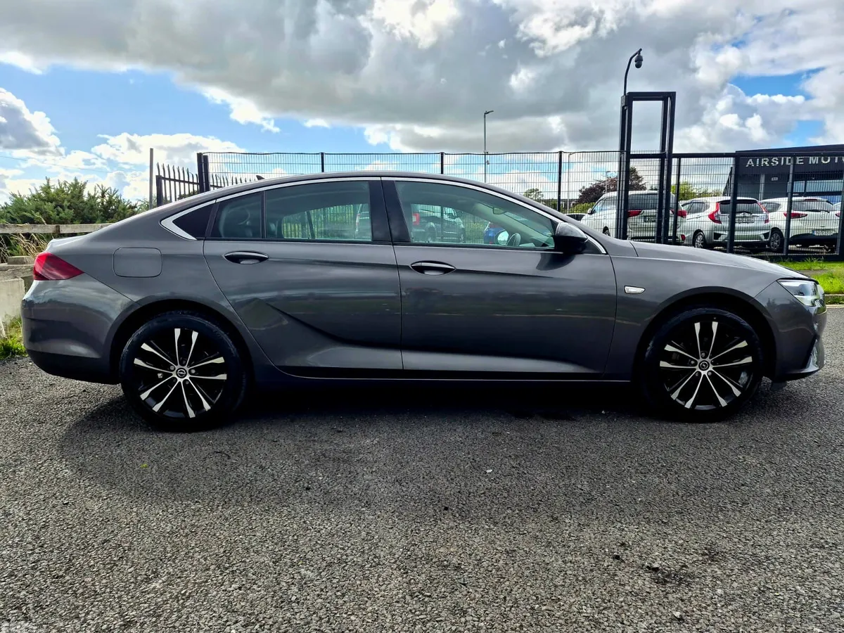 Opel Insignia Hatchback, Diesel, 2022, Grey
