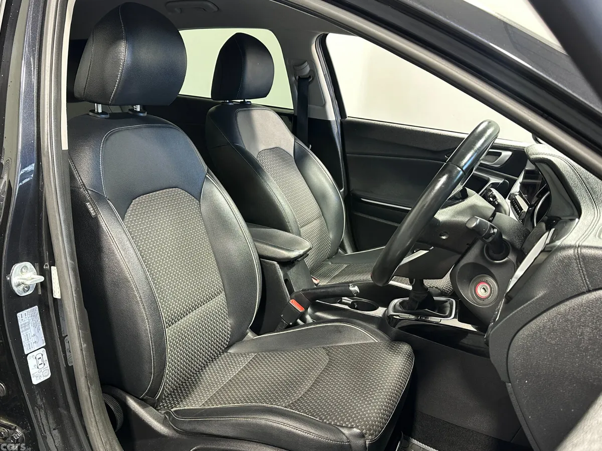 Kia Ceed Hatchback, Diesel, 2019, Black