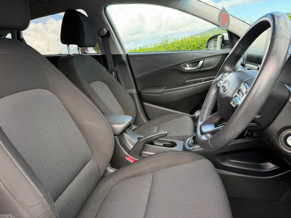 Hyundai KONA MPV, Petrol, 2021, White