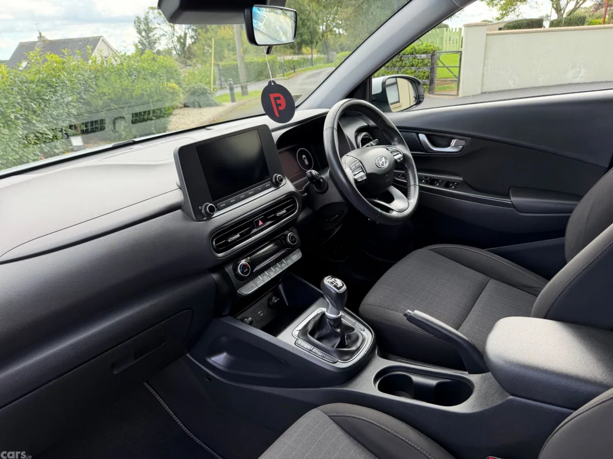 Hyundai KONA MPV, Petrol, 2021, White