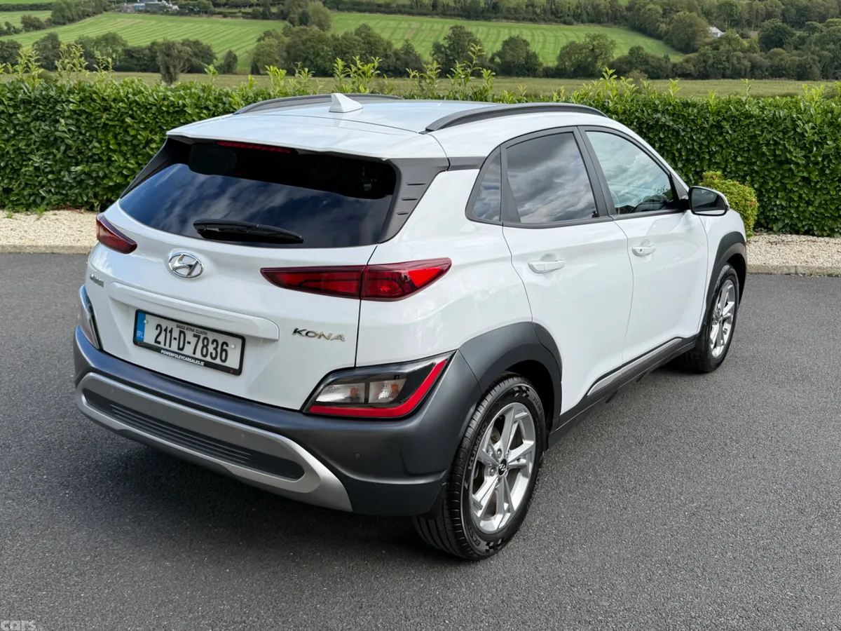 Hyundai KONA MPV, Petrol, 2021, White
