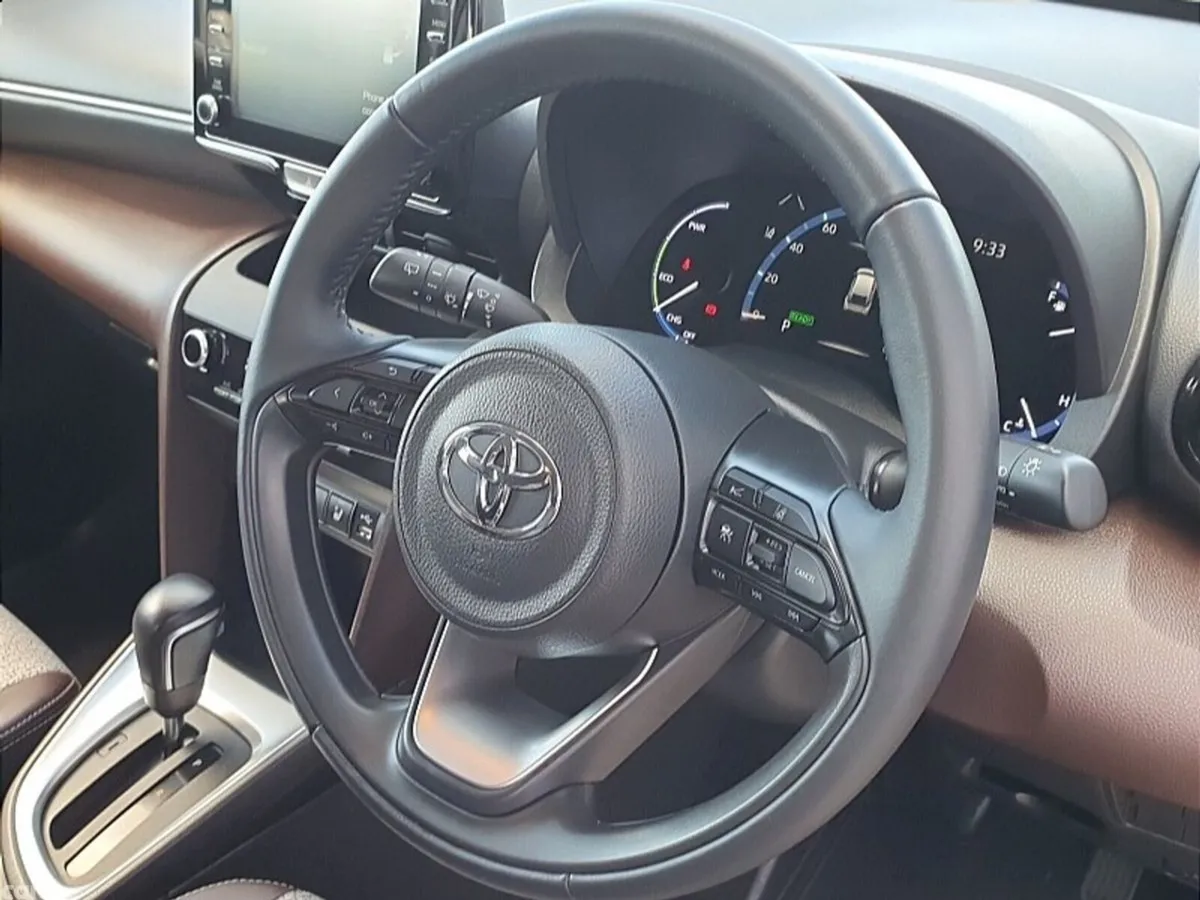 Toyota Yaris Cross SUV, Petrol Hybrid, 2022, Beige
