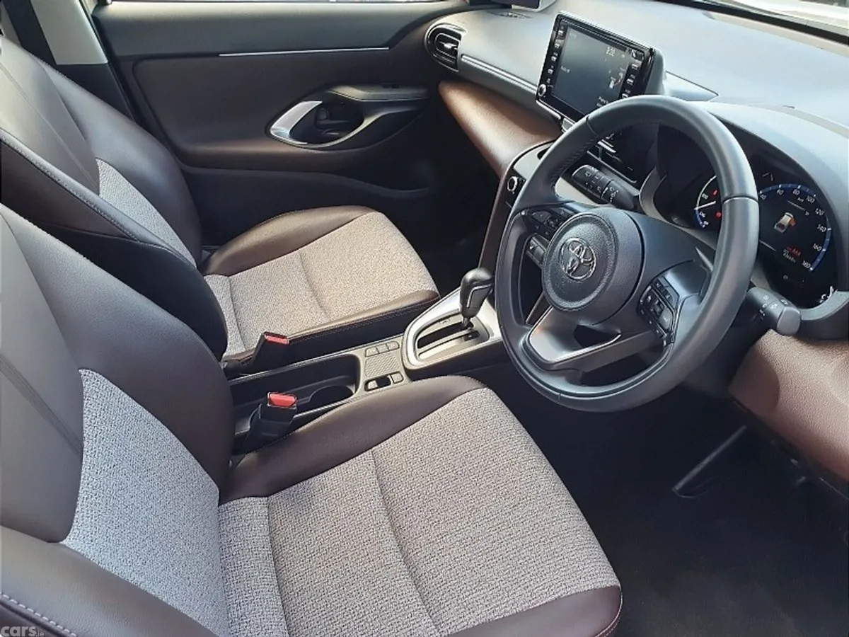 Toyota Yaris Cross SUV, Petrol Hybrid, 2022, Beige