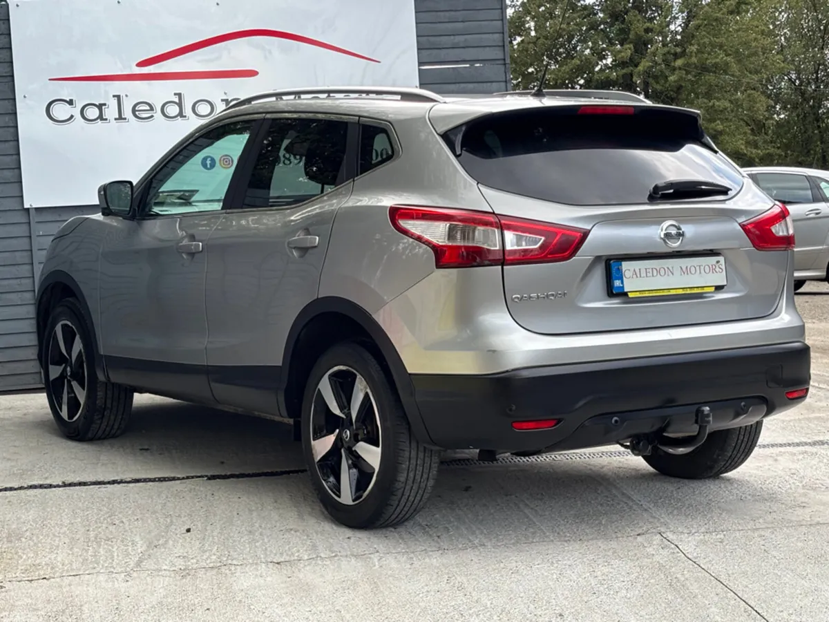 Nissan Qashqai SUV, Diesel, 2017, Silver