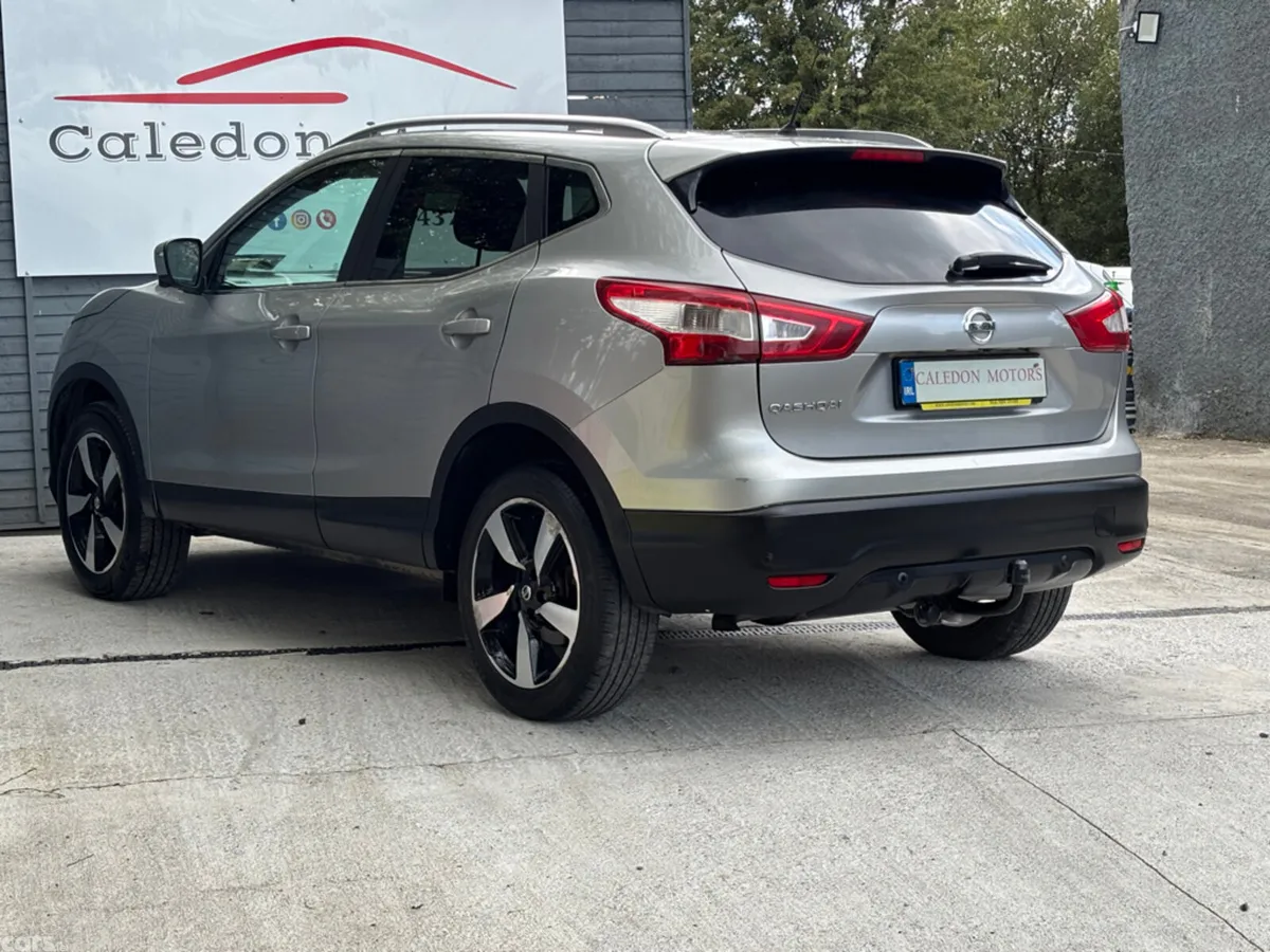 Nissan Qashqai SUV, Diesel, 2017, Silver