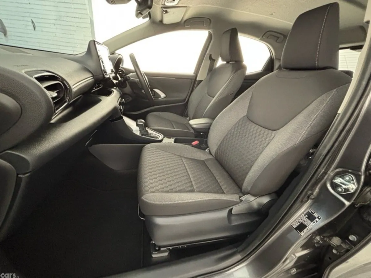 Toyota Yaris Hatchback, Petrol Hybrid, 2023, Grey