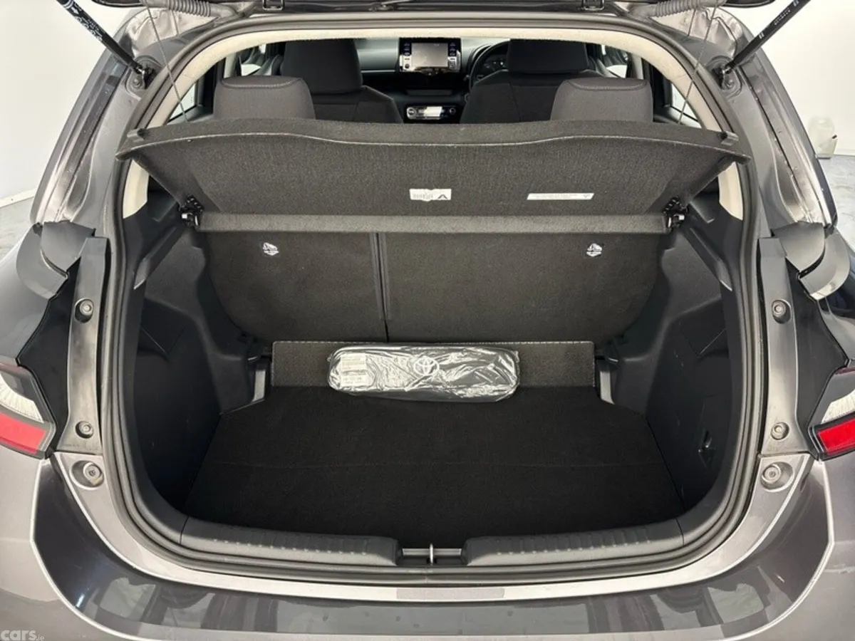 Toyota Yaris Hatchback, Petrol Hybrid, 2023, Grey