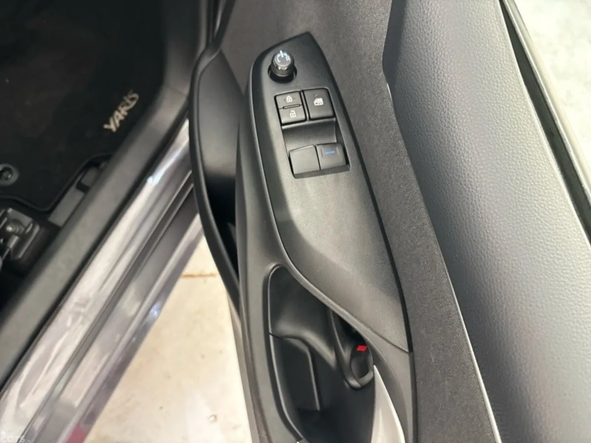 Toyota Yaris Hatchback, Petrol Hybrid, 2023, Grey