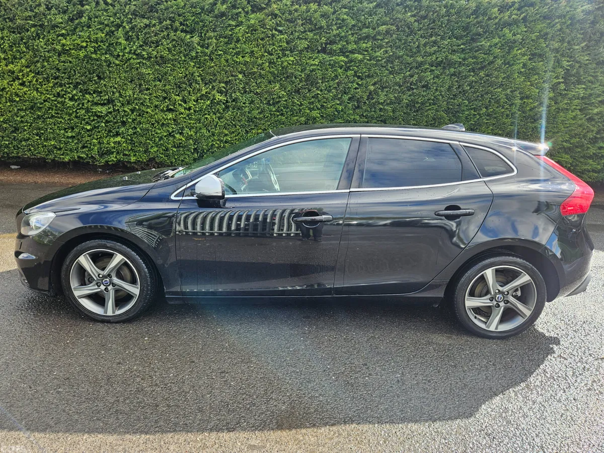 Volvo V40 Hatchback, Diesel, 2014, Black